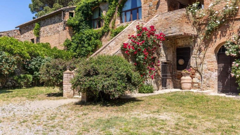 Tuscan-style farmhouse in Montalcino